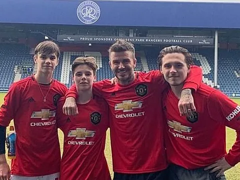 Mê Arsenal nhưng bị bắt mặc áo Man Utd, con trai Beckham hành động 'cực gắt'