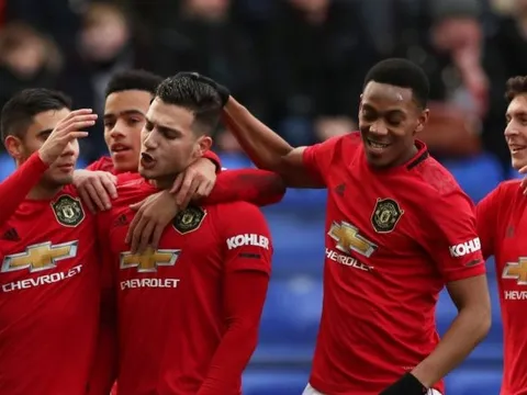 Fan Man Utd: "Đã đến lúc James và Wan-Bissaka dự bị rồi"