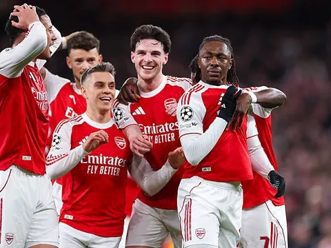 Sức ép khổng lồ bắt đầu bủa vây Arsenal ở Champions League