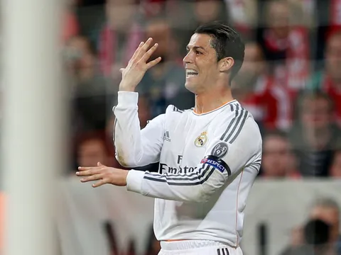 Ngày này năm xưa: Ronaldo phá kỷ lục trong đêm Bayern thảm bại