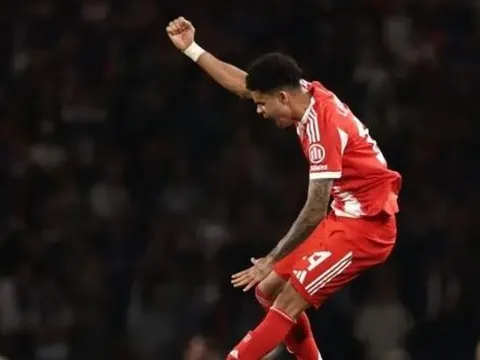 Luis Diaz níu giữ hy vọng cho Bayern sau đại tiệc 9 bàn