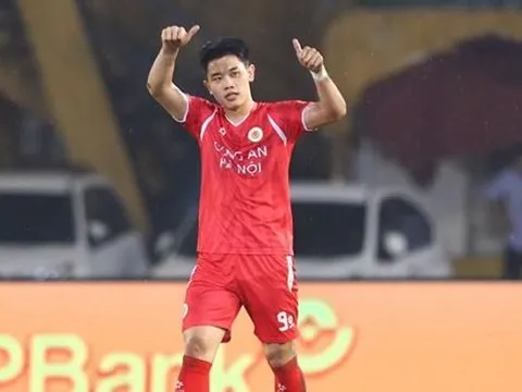 Đình Bắc rực sáng che mờ nốt trầm của Tiến Linh