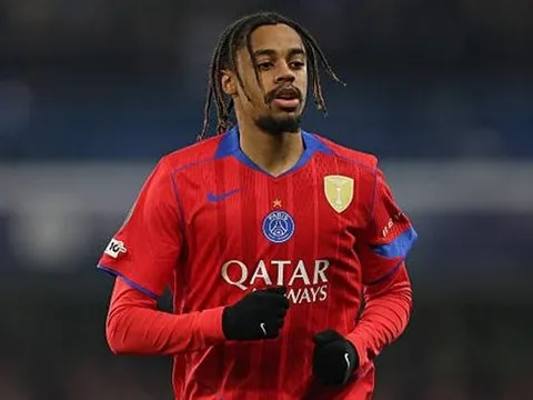 Tin đồn chuyển nhượng tối 29/4: Liverpool vung 100 triệu euro mua Barcola; Barca săn đón Cucurella