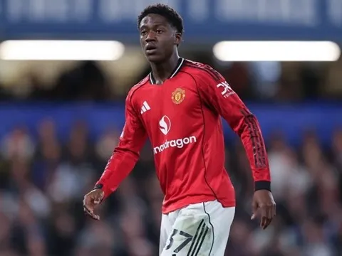 Romano hé lộ chi tiết bản hợp đồng mới giữa Mainoo và Man Utd