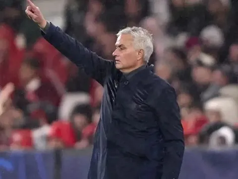 Benfica tự tin giữ Mourinho trước sự chèo kéo của Real