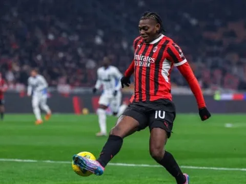 MU tính dùng Zirkzee đổi lấy Rafael Leao