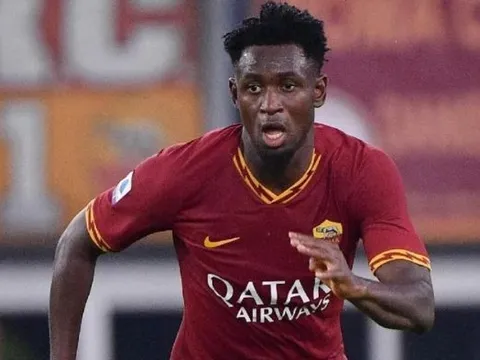 Chelsea, Tottenham cử đại diện đến 'xem giò' đồng đội Smalling