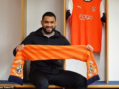 Tạm xa Tottenham, tuyển thủ Hoa Kỳ tới cứu viện đội bét bảng Championship