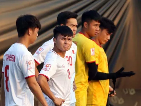 Đội nhà chưa khai hoả, Quang Hải hiến kế cho các chân sút U23 Việt Nam