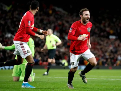1 bàn thắng, 1 thẻ đỏ; Man United cay đắng rời Carabao Cup
