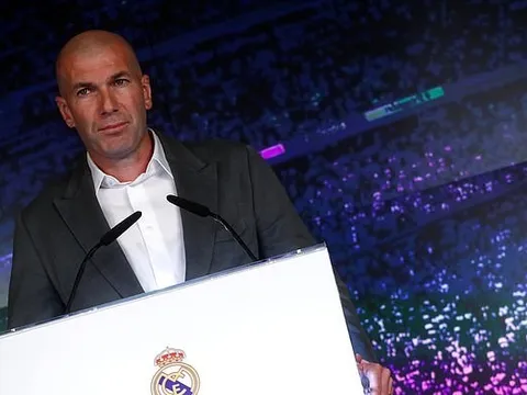 Zidane tươi tắn ra mắt Real, nhưng ngậm ngùi khi nhắc đến CR7