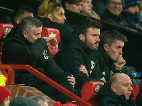 Thảm bại trước Burnley, đến bao giờ Man United mới hoạt động trên TTCN?