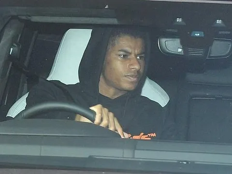 Màn ra mắt áo đấu sân khách đậm chất nghệ sĩ đường phố của Leicester