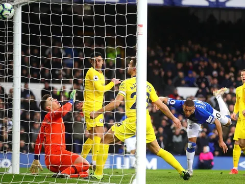 'Kepa chỉ có thể đẩy bóng về phía Richarlison'