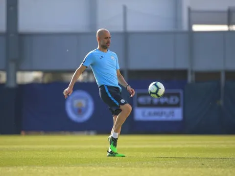 Nóng lòng phục hận Tottenham, Pep xỏ giày vào sân chơi bóng