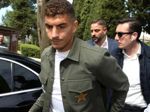 Giovanni Di Lorenzo chính thức đến Napoli kiểm tra y tế