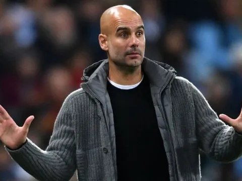 Pep phản ứng ra sao khi bị VAR "thổi" 2 quả penalty liên tiếp?