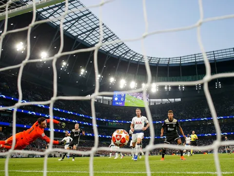 Ajax lần đầu làm được điều này trong lịch sử