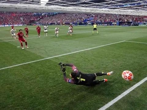 Salah ghi danh vào sách sử Champions League