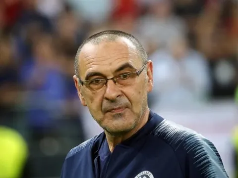 48h nữa, Sarri sẽ đến Turin kèm theo quà ra mắt; Arsenal và Man Utd đại chiến vì sao "tuổi teen"