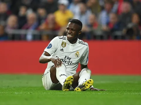 Suarez và Puyol thi nhau 'xát muối' vào nỗi đau thua thảm của Real