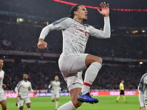 'Van Dijk đã bật cao hơn tất cả'