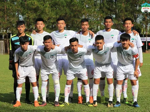 Bầu Đức cười "tươi như hoa" khi chứng kiến U19 HAGL JMG hủy diệt đối thủ
