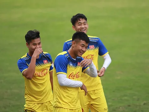 "Vua pha trò" Đức Chinh náo loạn buổi tập U23 Việt Nam