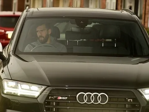 Alisson Becker lộ rõ vẻ căng thẳng khi chuẩn bị đối đầu Rashford, Pogba