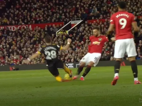 Bất chấp nguy cơ chấn thương nặng, Fernandes lao vào đá bay đồng hương