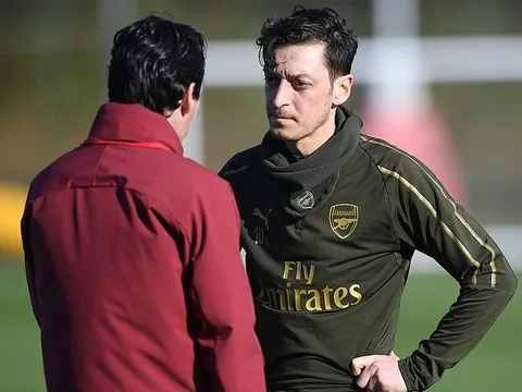 HLV Emery nhận tin vui trước trận Southampton