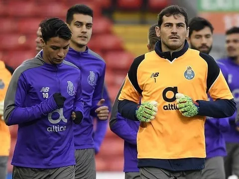 Iker Casillas lộ rõ vẻ căng thẳng trước cuộc đụng độ Salah, Mane