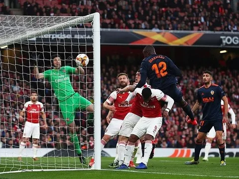 Đây, danh tính "kẻ ngu ngốc" chọc điên Mourinho trận Southampton!