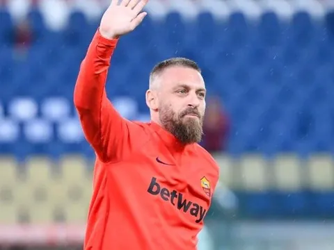 Thành Rome đổ lệ trong ngày chia tay Daniele De Rossi