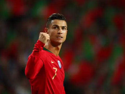 5 điểm nhấn BĐN 3-1 Thụy Sĩ: Đừng hòng lu mờ Ronaldo!; Thành Man phải suy nghĩ lại