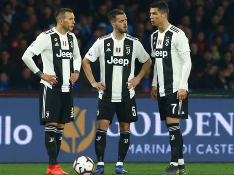 5 điểm nhấn Napoli 1-2 Juventus: Tranh cãi trọng tài, 'giật mình' với khả năng sút phạt của Ronaldo