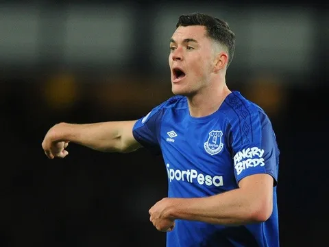 50 triệu bảng sẽ là liều thuốc giúp Emery khỏi cơn đau đầu ở hàng thủ