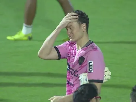 Văn Lâm bật khóc khi mắc sai lầm trong trận ra mắt Muangthong Untied