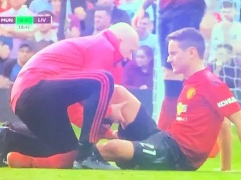 Man Utd liên tiếp đón nhận cú sốc ngay trong trận Liverpool