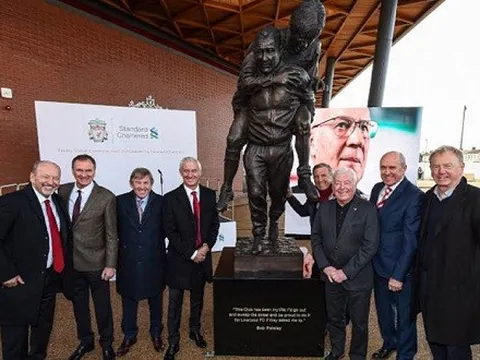 Liverpool khánh thành bức tượng vinh danh huyền thoại Bob Paisley