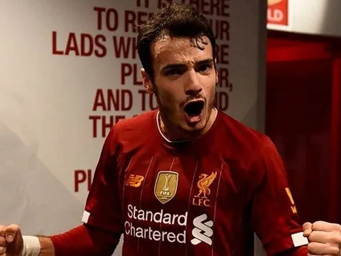 Tiến bộ rõ rệt, tiền vệ ít tên tuổi sắp được Liverpool đề nghị hợp đồng mới