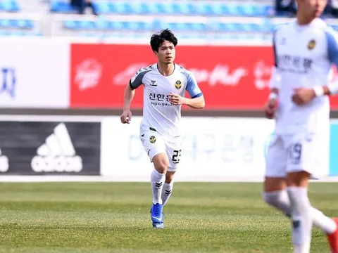 "Đừng tạo áp lực cho Công Phượng"