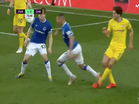 'Tôi không hiểu vì sao Alonso làm điều đó'