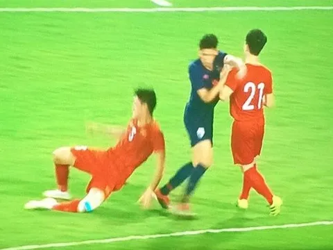 'Thẻ đỏ của Supachai là hệ quả của việc bị U23 Việt Nam dồn ép'
