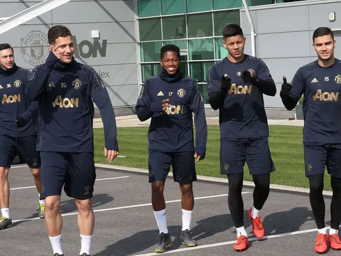 Man Utd bất ngờ vắng chủ lực, xuất hiện 1 "ông lão"!