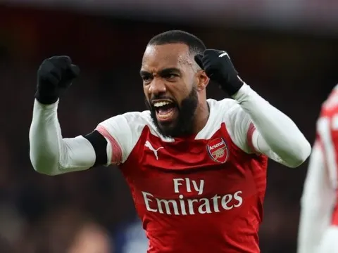Chơi thăng hoa, Lacazette vẫn chưa thực sự thỏa mãn