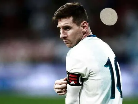 Messi và chiếc băng thủ quân bị khuyết