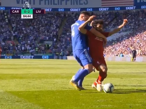 'Đó là 1 pha phòng ngự đần độn'