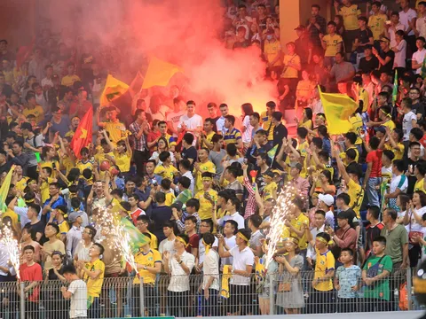 Để CĐV đốt pháo sáng, Hàng Đẫy tiếp tục nhận án phạt