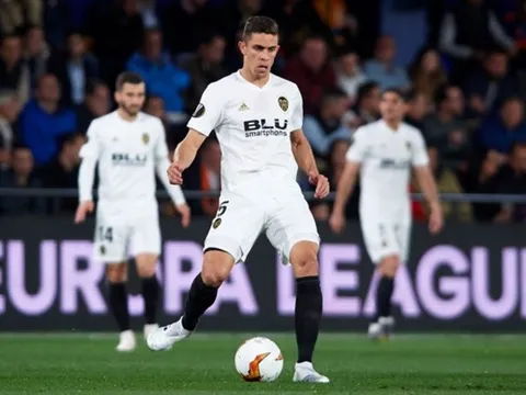 Sao Valencia làm 'nóng mặt' CĐV Arsenal bằng phát biểu này